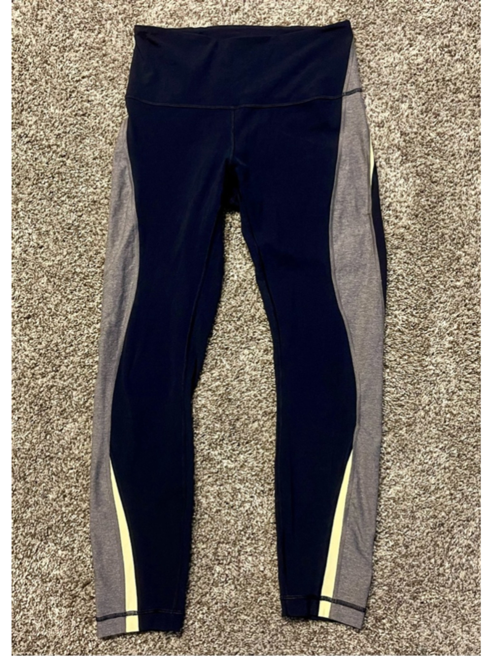 Lululemon Women's Kick Serve Sweat Tight, Size 8, 25” Inseam, EUC